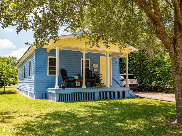 409 High Street, Oriental, NC 28571