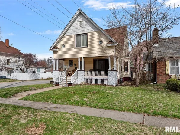 925 W Main Cross St, Taylorville, IL 62568