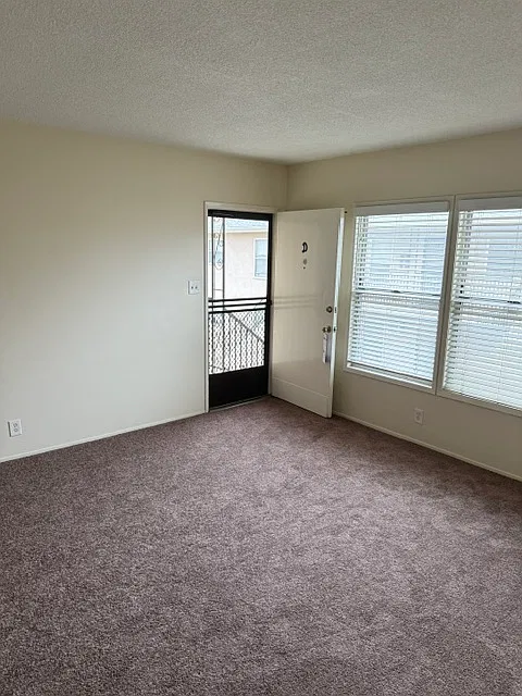 2 bed, 1000 sqft, $2,200 — Photo 3