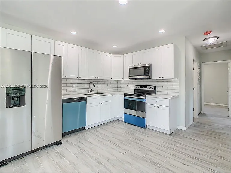 3921 SW 31st Dr — Photo 14