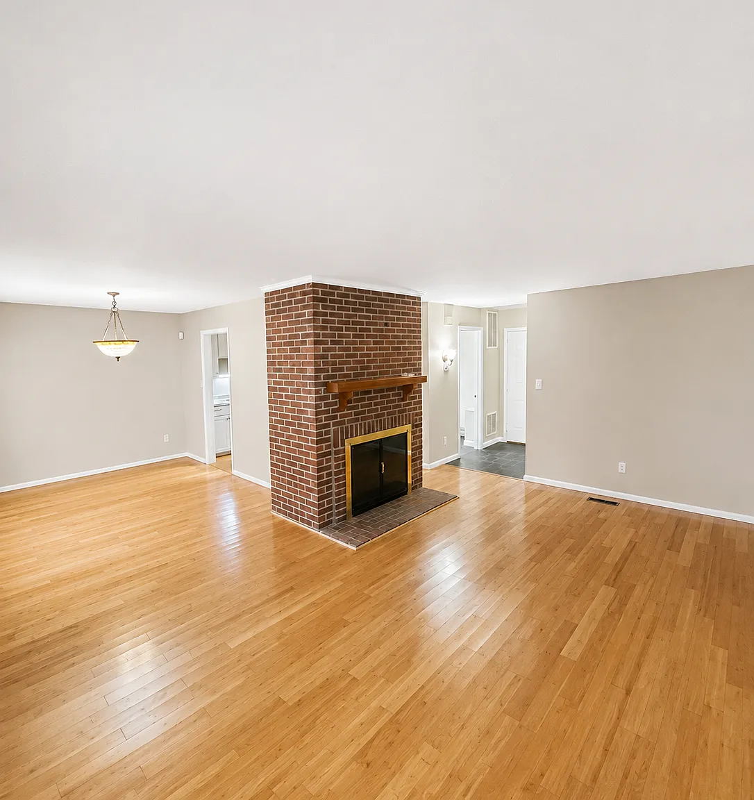 3 bed, 2.5 bath, 1400 sqft, $2,100 — Photo 4