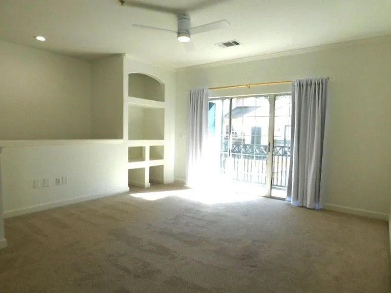 4 Indigo Run Dr #2210 — Photo 3
