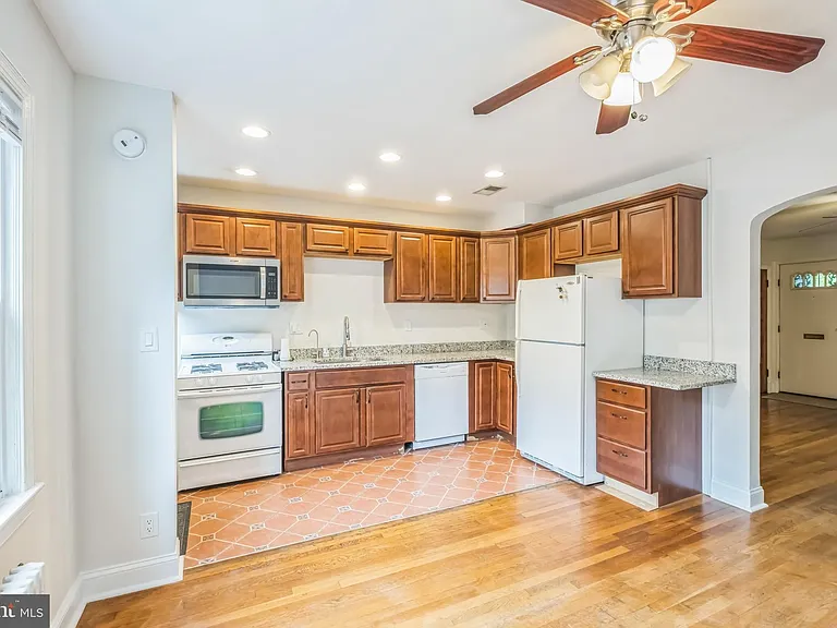 1407 K St SE — Photo 7