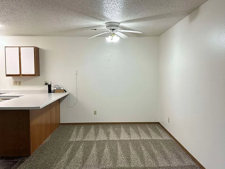 Dakota E & W Apartments — Photo 39