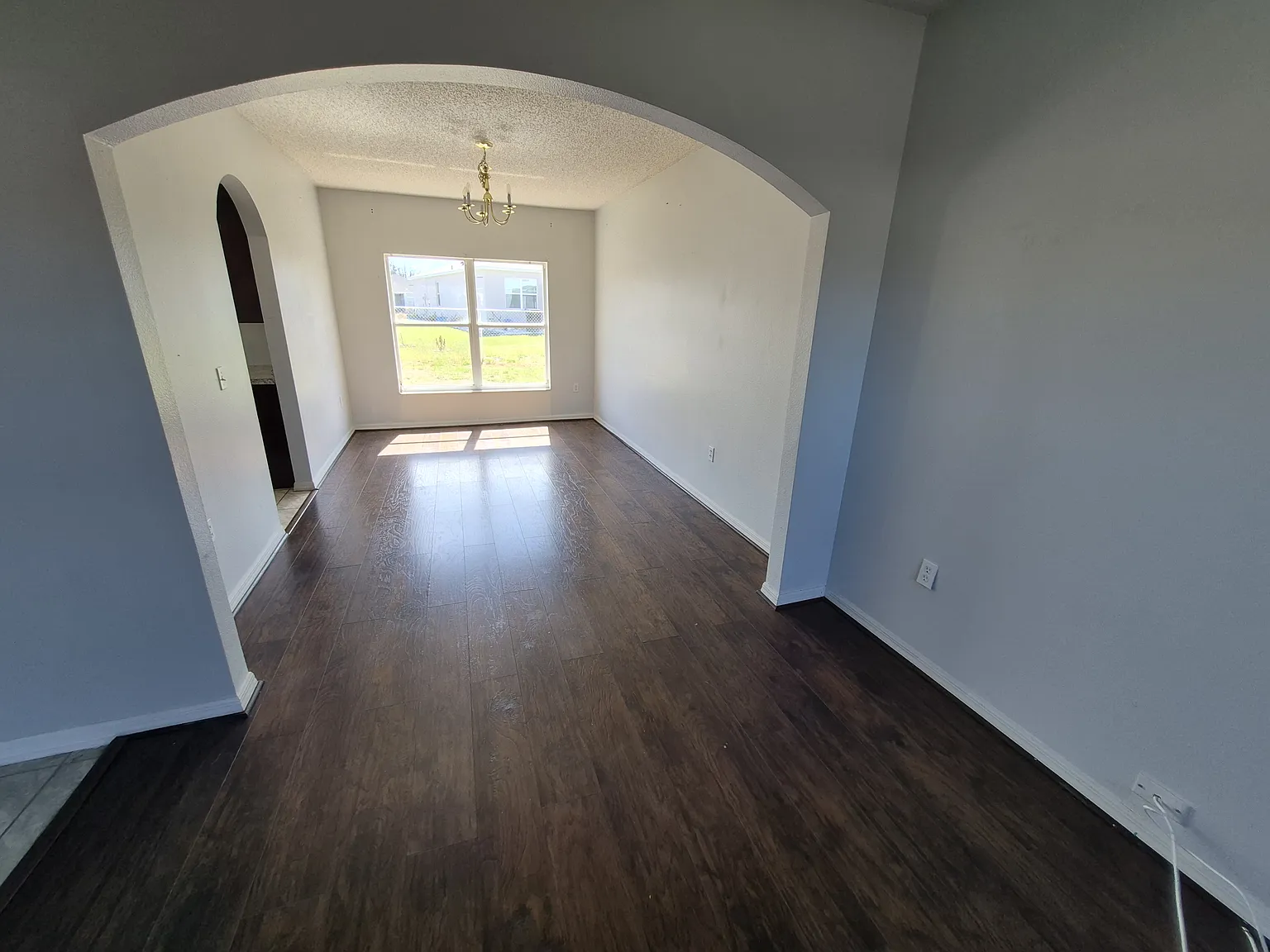 4 bed, 2.5 bath, 2113 sqft, $2,100 — Photo 3