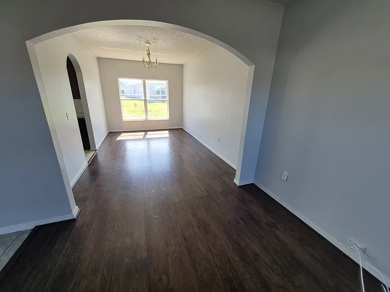712 Parrot Ct — Photo 3