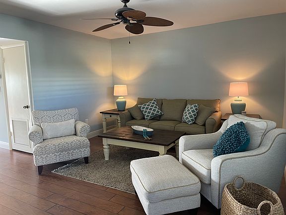 4th image of 788 Park Shore Dr APT G33