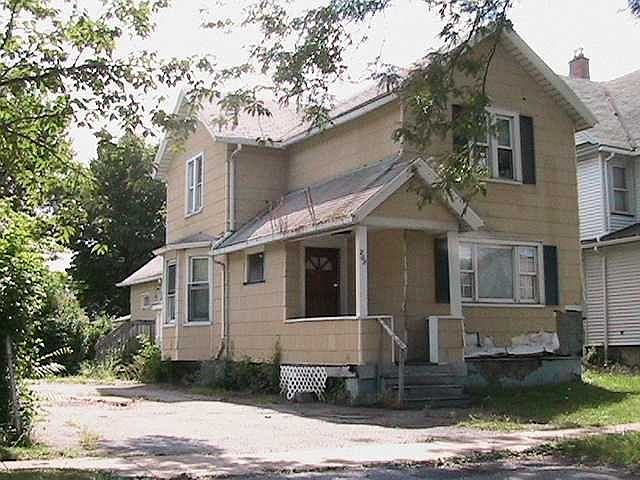 2nd image of 208 Hague St
