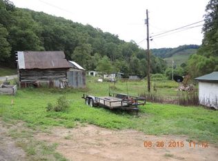 406 Walnut Rd, Chloe, WV 25235
