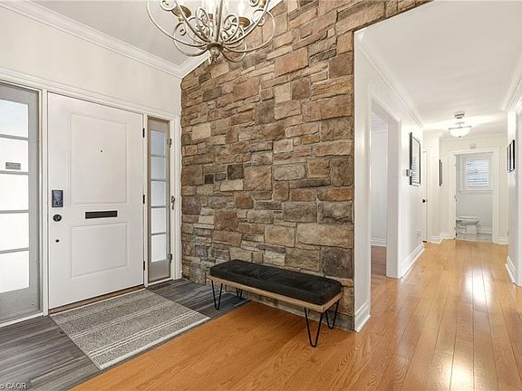 5th image of 43 Maple Dr