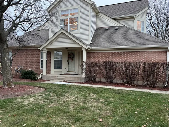 3 Ione Dr Unit A, South Elgin, IL 60177