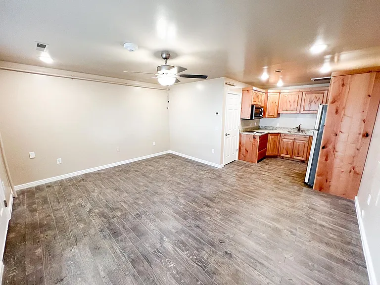 1060 N Louis St — Photo 1