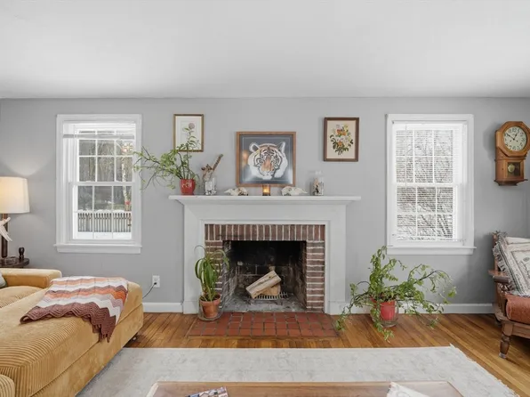 357 Maple Rd, Longmeadow, MA 01106