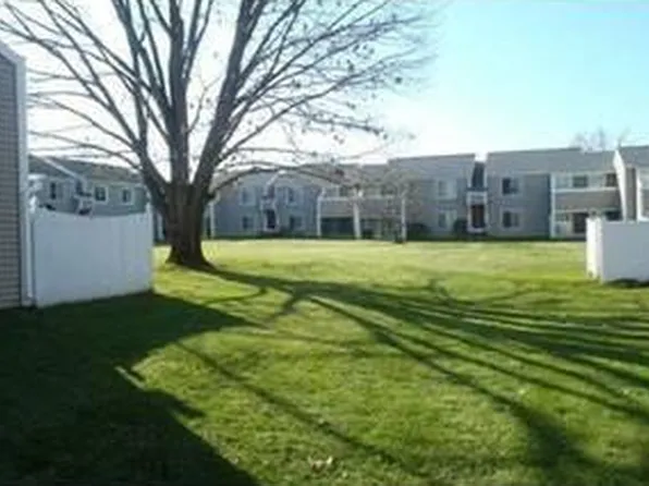146 Nassau Dr, Springfield, MA 01129