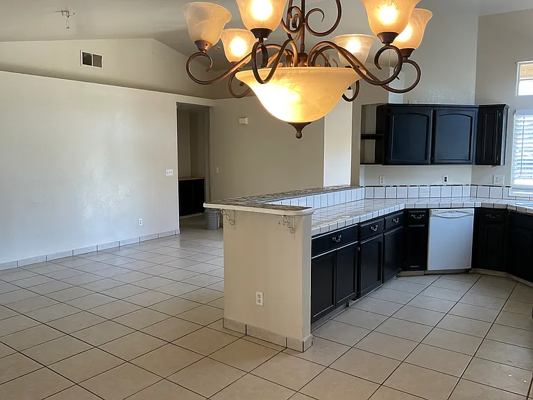 2041 Thompson Ave — Photo 9