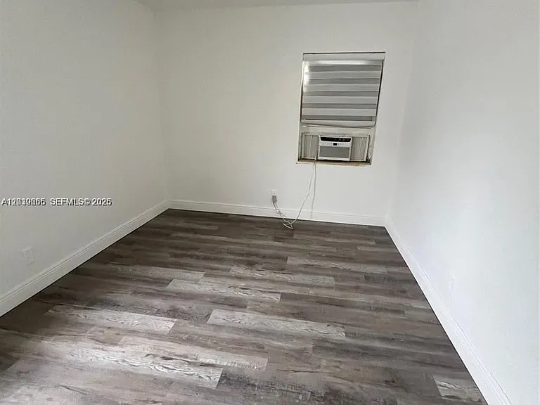 2035 Dewey St #3 — Photo 4