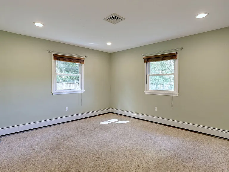 1735 Maple Ave — Photo 15