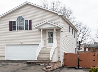 79 Meadow View Rd, New Haven, CT 06512