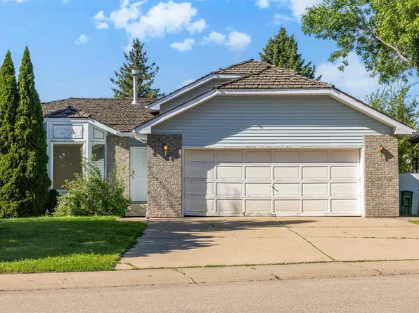 4 Blue Quill Cres NW, Edmonton, AB T6J 6C2