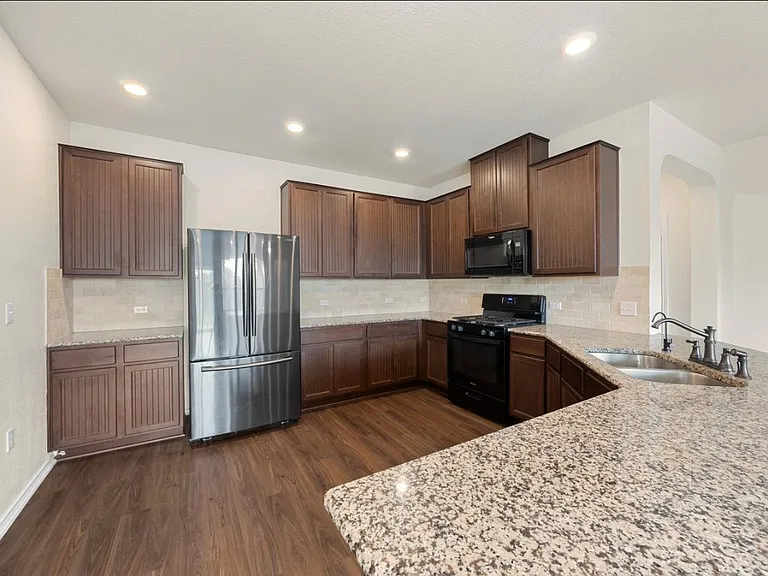 136 Vickers St — Photo 10