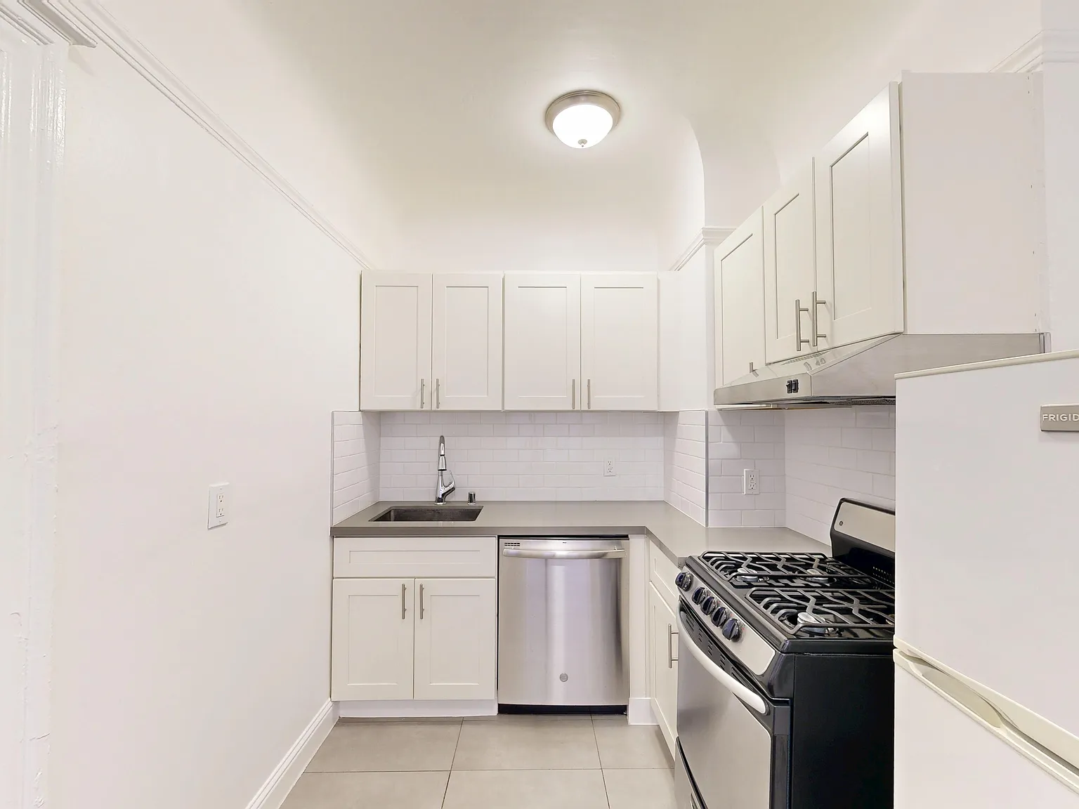 676 Geary Street — Photo 2