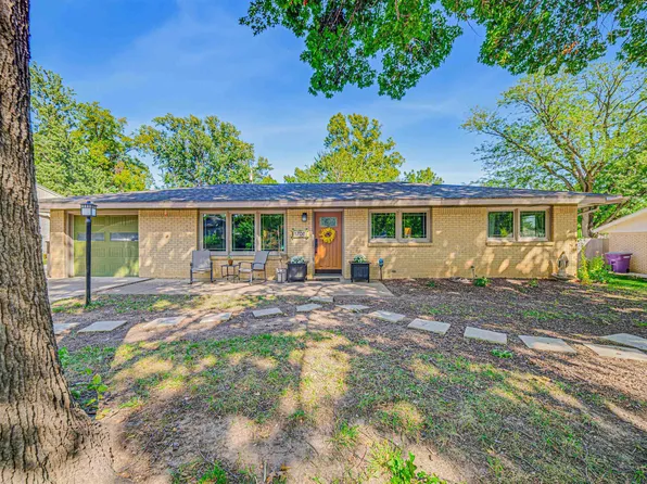 1708 Browning Ave, Manhattan, KS 66502