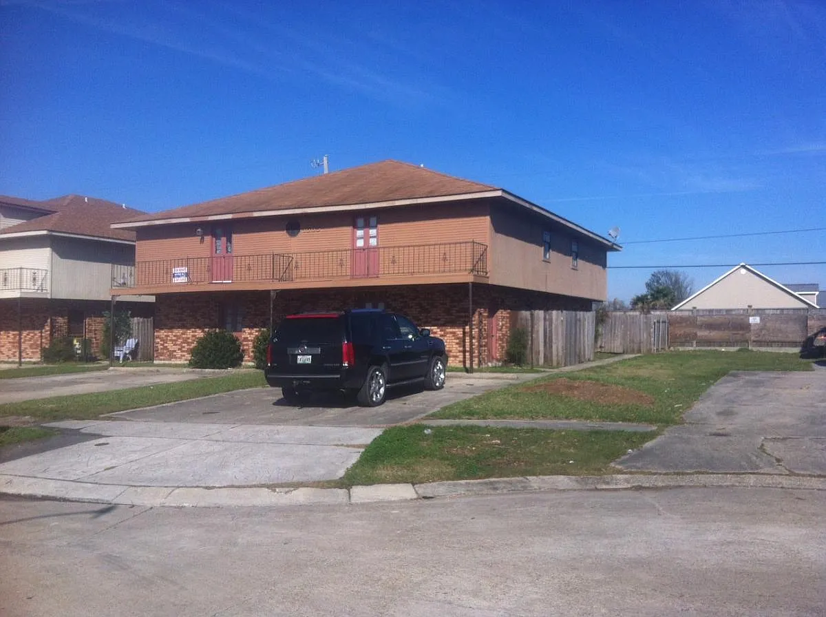 2 bed, 1.5 bath, 950 sqft, $1,295 — Photo 1