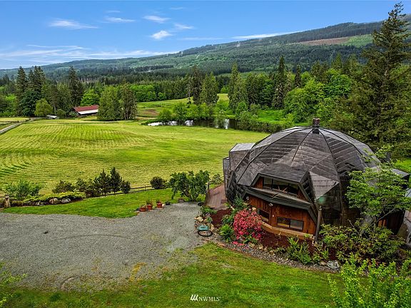 Breathtaking views from a position of true command. All of the property's glory within your view.>