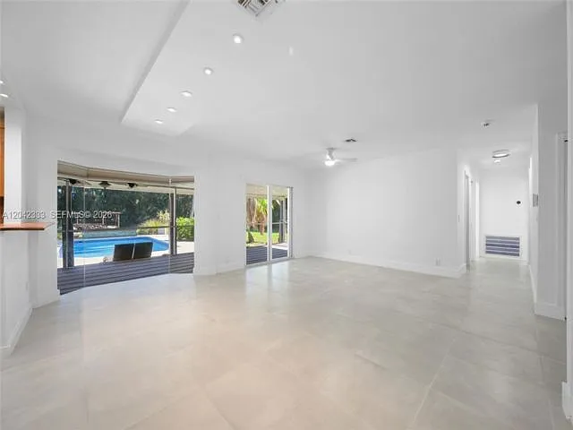 5300 SW 162nd Ave — Photo 10