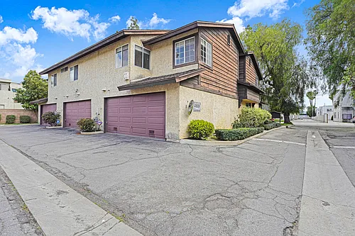 20921 Community St #5 Photo 1