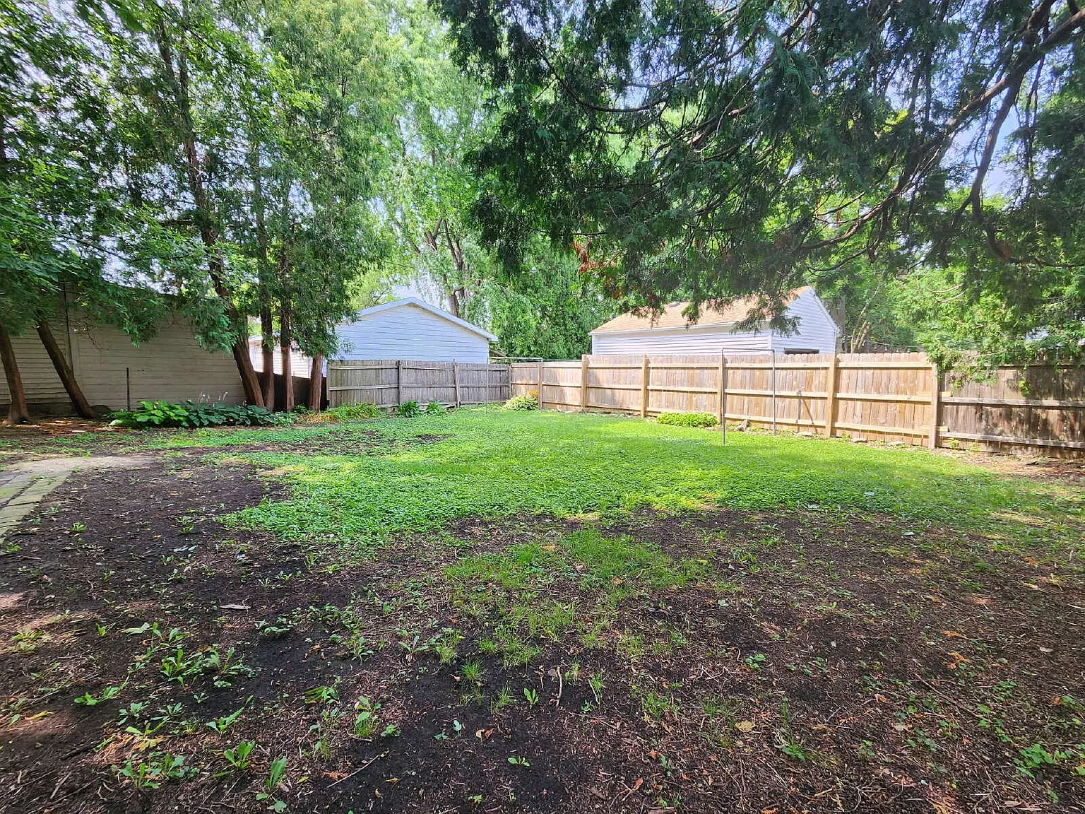 3 bed, 1.0 bath, 1160 sqft, $1,430 — Photo 3