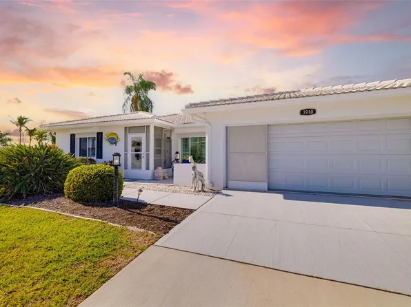 3910 Joyce Dr, Bradenton, FL 34208
