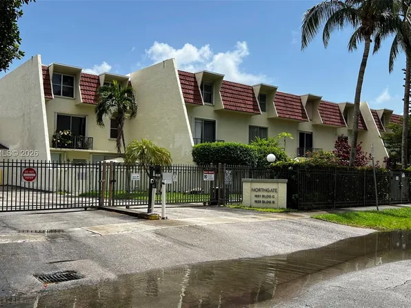 1655 NE 115th St APT 21B, Miami, FL 33181