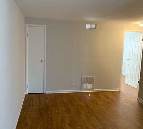 3rd image of 135 N Lincolnway APT 3B
