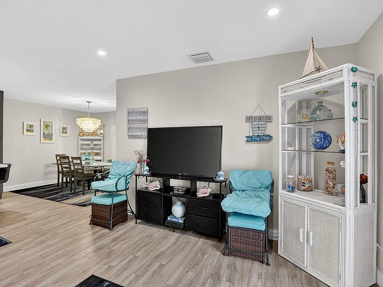 1050 NW 13th St #281D — Photo 9
