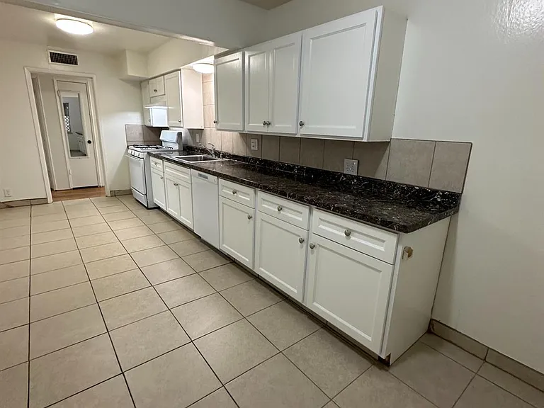 707 N Villa Ave — Photo 11
