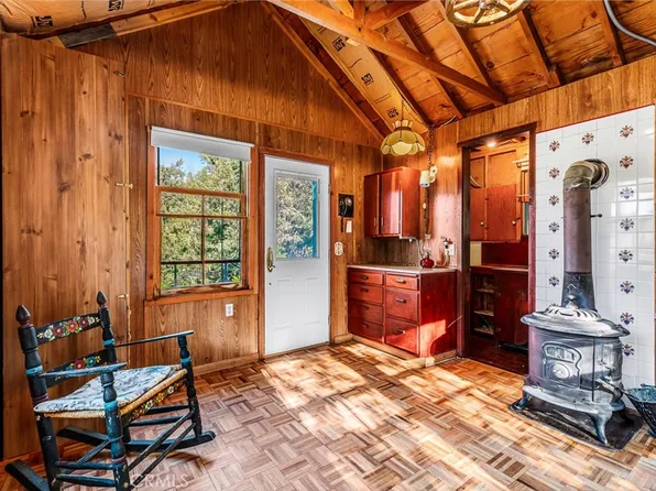 21747 Ridge Dr, Cedarpines Park, CA 92322