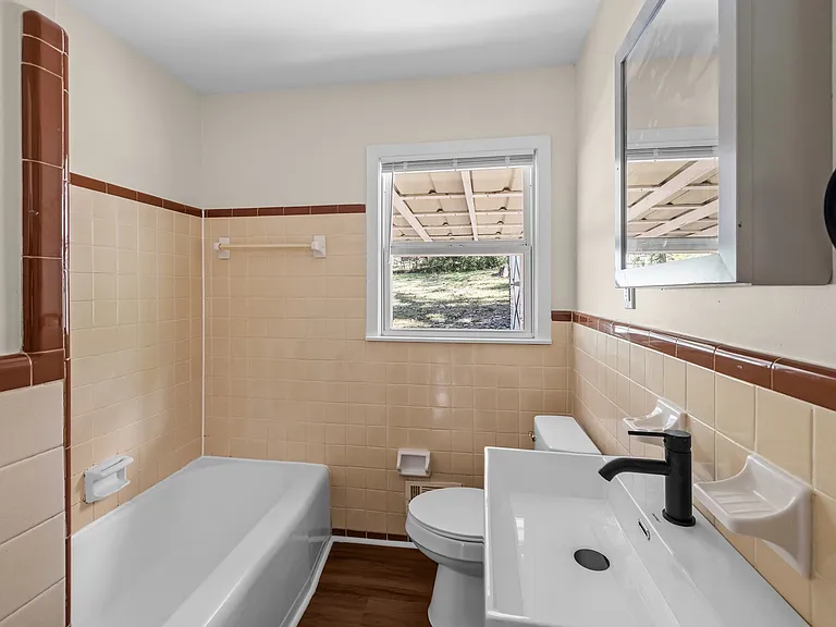 1153 Linwood St — Photo 13
