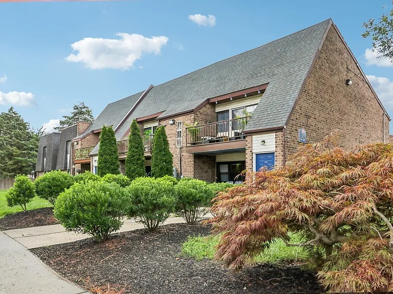 Welcome to The Crossings at Neshaminy Apartments, where modern living meets comfort. Enjoy beautifully landscaped grounds, spacious interiors, and convenient amenities. Don't miss your chance to call this vibrant community homeschedule a tour today!