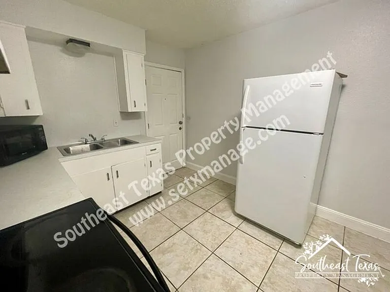 5108 10th St — Photo 4