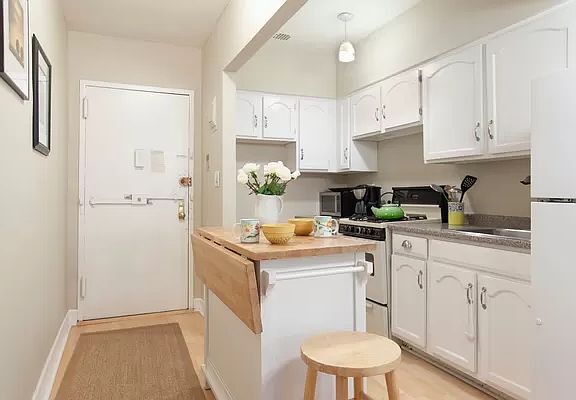 3rd image of 235 W 70th St APT 1C