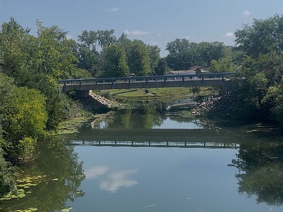 4th image of 52 Lakeshore Dr