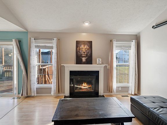 4th image of 916 Potter Point Dr