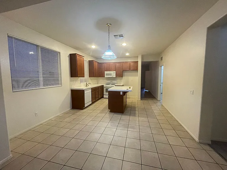 14190 Blackstone St — Photo 14