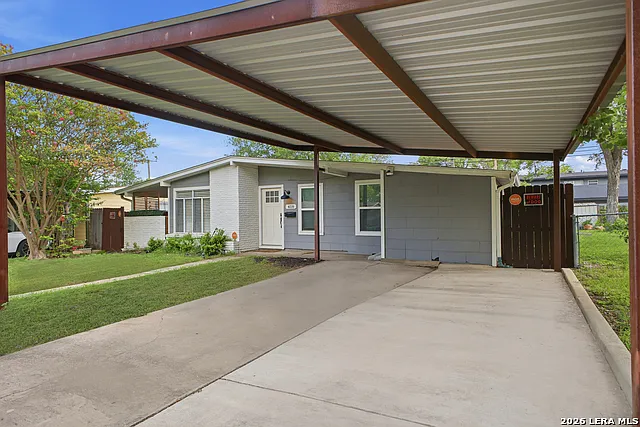 3 bed, 1.0 bath, 1224 sqft, $1,700 — Photo 4