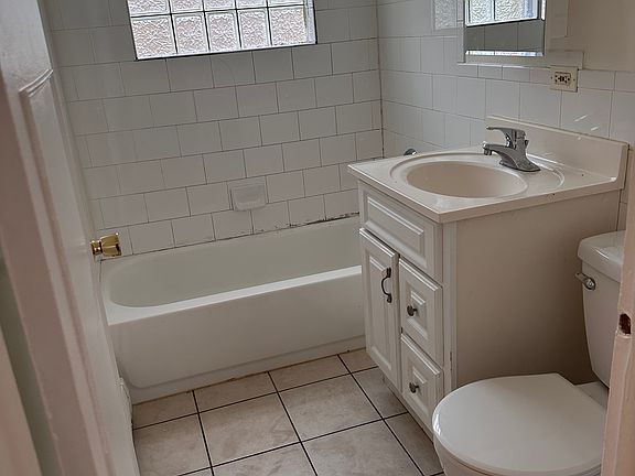 5th image of 440 N 3rd Ave APT 1