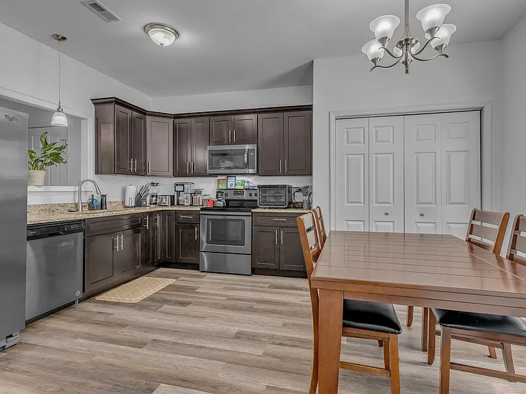 2045 Pinecrest Dr — Photo 4