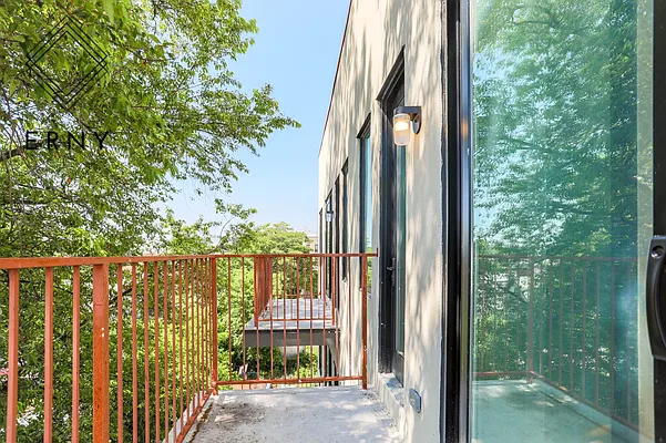 Rented by ERNY LLC | media 4