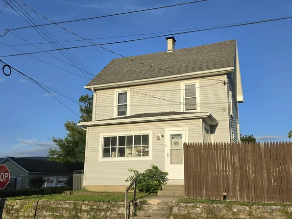 701 Sugar St, Roaring Spring, PA 16673