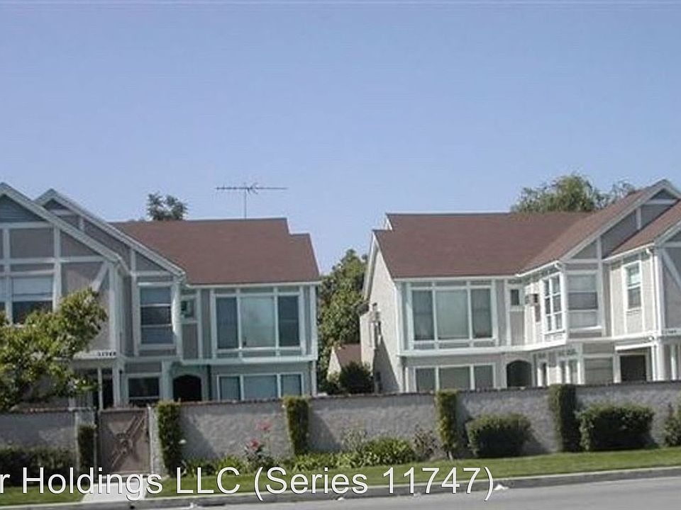 1st image of 11747 Moorpark St #4